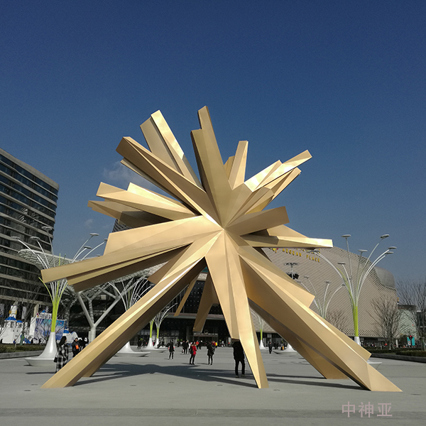 《星光》 高12m 不銹鋼烤漆 設(shè)計(jì)：晉松 2017年 位于上海吳中路新華紅星國(guó)際廣場(chǎng)